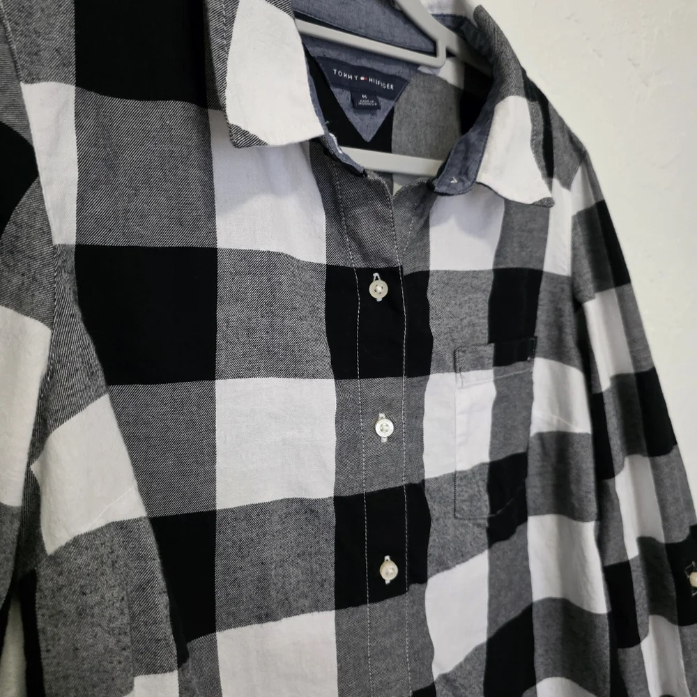 Tommy Hilfiger Black And White Plaid Top Size Medium - Picture 5 of 11